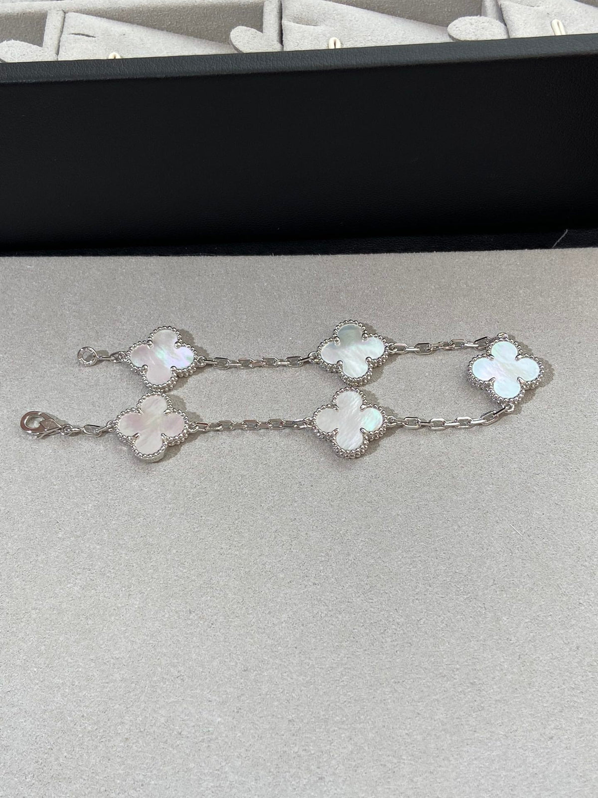 [Rose Tomorrow]CLOVER WHITE PEARL MOP 5 MOTIF BRACELET COLLECTION