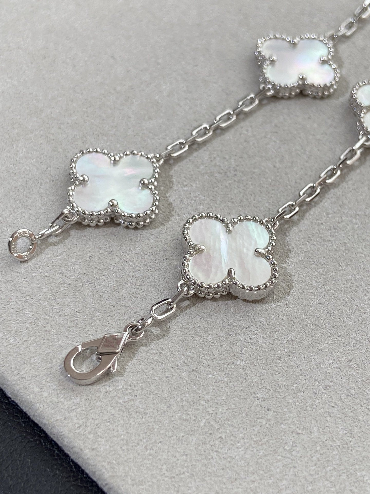 [Rose Tomorrow]CLOVER WHITE PEARL MOP 5 MOTIF BRACELET COLLECTION
