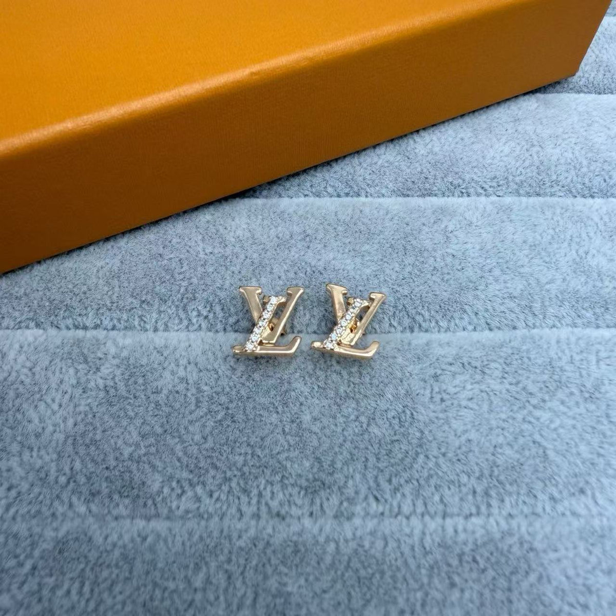 [Rose Tomorrow]LETTER STUDS WITH STONES