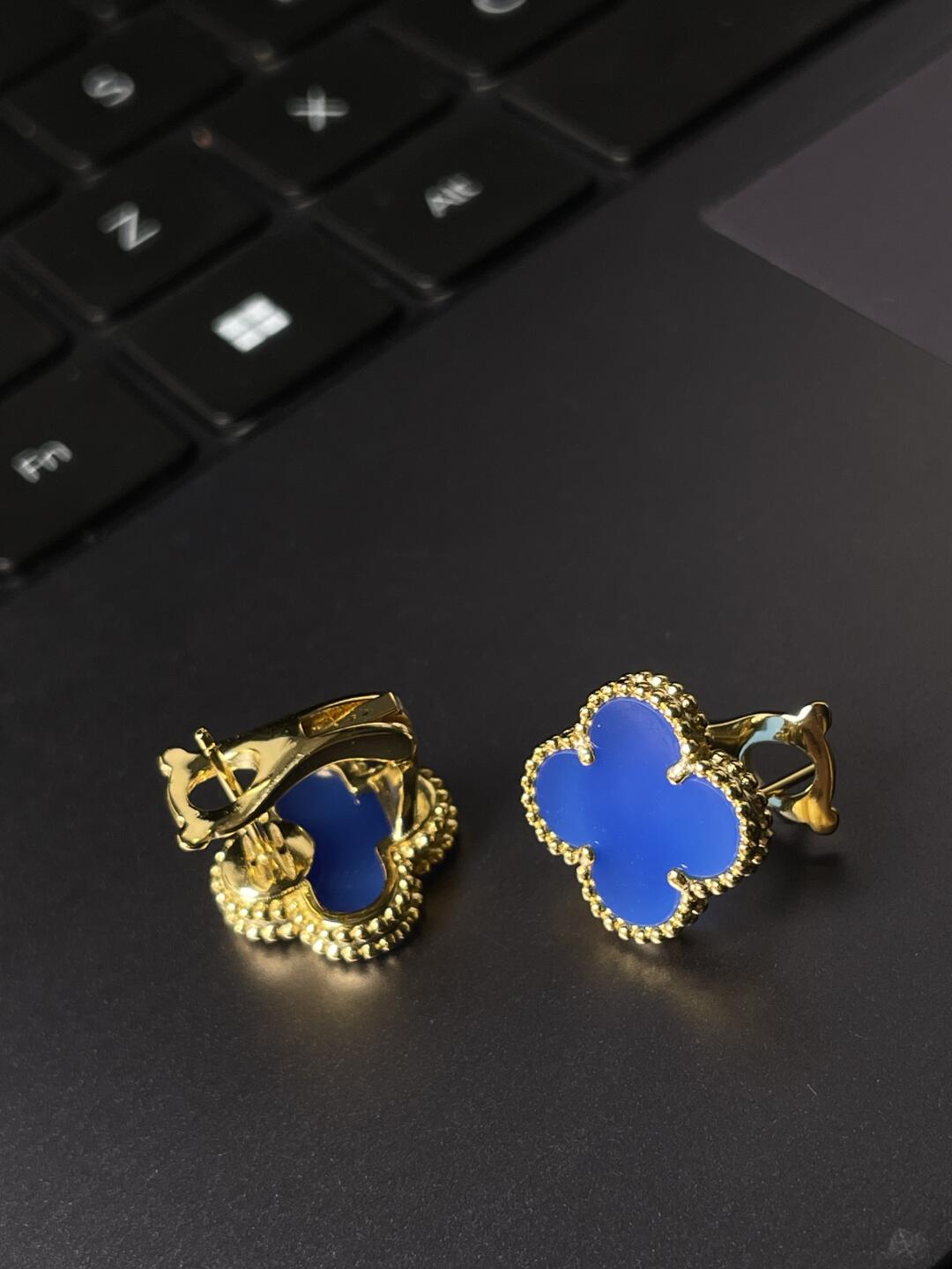 [Rose Tomorrow] CLOVER MEDIUM 1 MOTIF BLUE MOTHER OF PEARL STUD EARRINGS